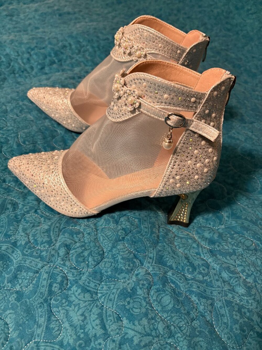 Fashion Pointed Toe Heeled White Mesh Breathable Rhinestone Buckle Pumps Sz.38/8
